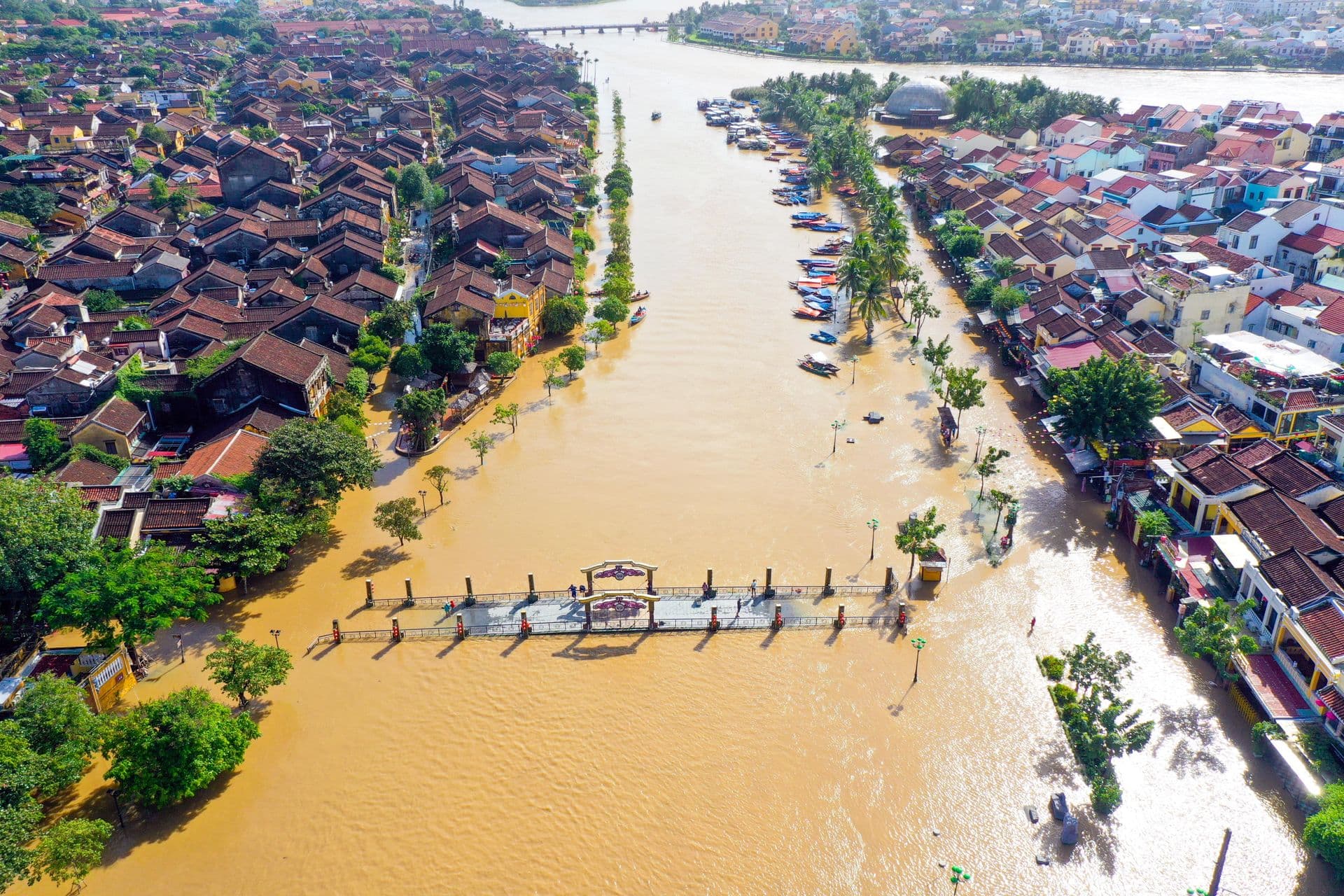 How rivers flow and why it floods